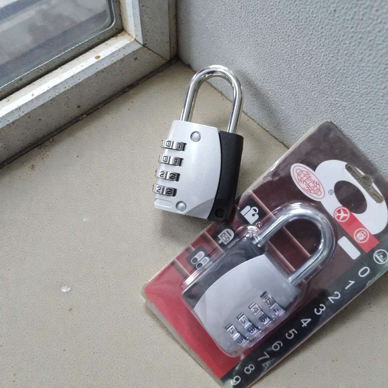 combination padlock 4 digits password